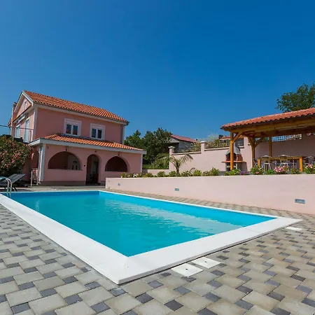 Hundefreundliche Und Moderne Mit Privatpool, Meerblick, Bbq-bereich Crikvenica