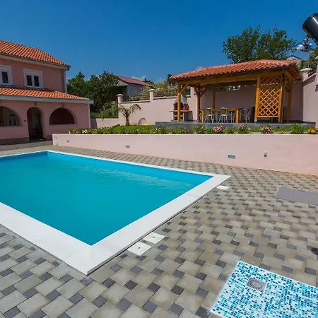 Feriehus Hundefreundliche Und Moderne Mit Privatpool, Meerblick, Bbq-bereich