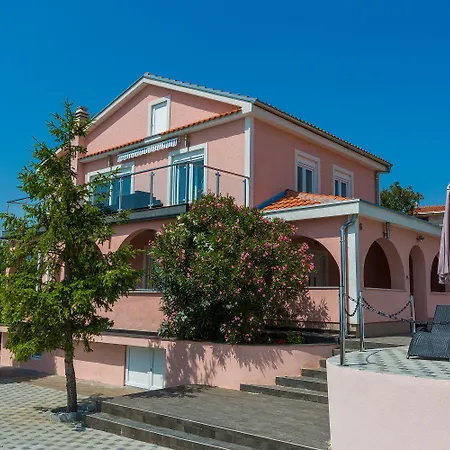 Hundefreundliche Und Moderne Mit Privatpool, Meerblick, Bbq-bereich Crikvenica