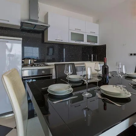 Hundefreundliche Und Moderne Mit Privatpool, Meerblick, Bbq-bereich Vakantiehuis