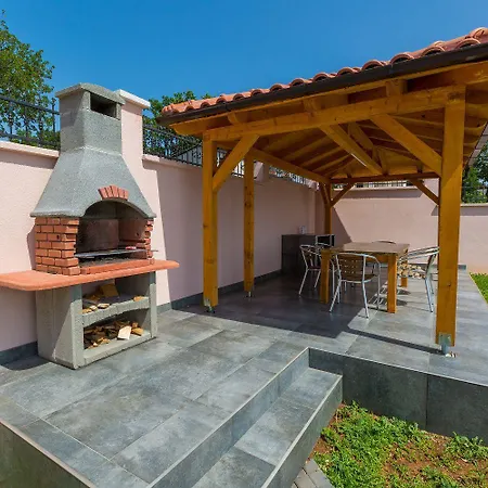Vakantiehuis Hundefreundliche Und Moderne Mit Privatpool, Meerblick, Bbq-bereich Crikvenica