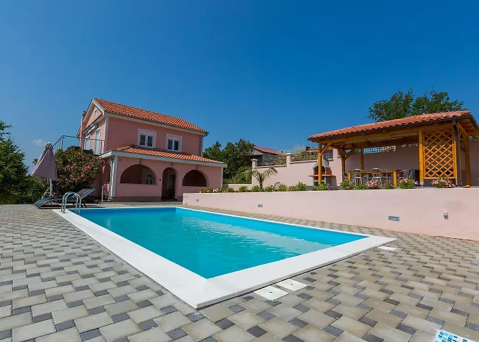 Hundefreundliche Und Moderne Mit Privatpool, Meerblick, Bbq-bereich Crikvenica