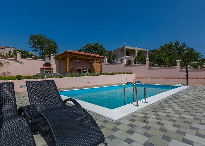 Hundefreundliche Und Moderne Mit Privatpool, Meerblick, Bbq-bereich Feriehus Crikvenica