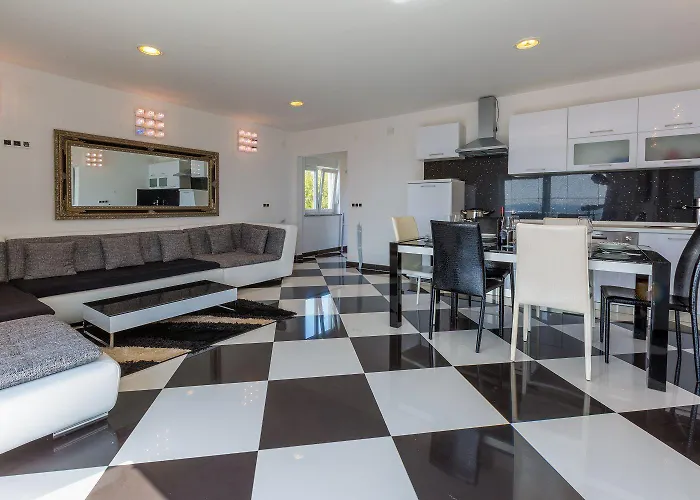 Hundefreundliche Und Moderne Mit Privatpool, Meerblick, Bbq-bereich Feriehus