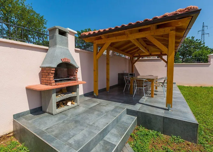 Feriehus Hundefreundliche Und Moderne Mit Privatpool, Meerblick, Bbq-bereich Crikvenica