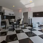 Casa vacanze Hundefreundliche Und Moderne Mit Privatpool, Meerblick, Bbq-bereich Crikvenica