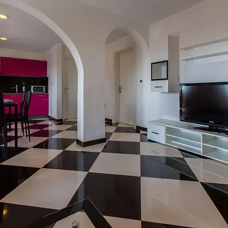 Hundefreundliche Und Moderne Mit Privatpool, Meerblick, Bbq-bereich Ferienhaus *
