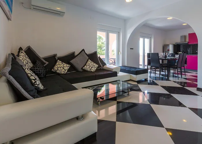 Hundefreundliche Und Moderne Mit Privatpool, Meerblick, Bbq-bereich Holiday home